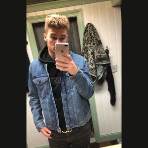 Meet your Posher, Dustin